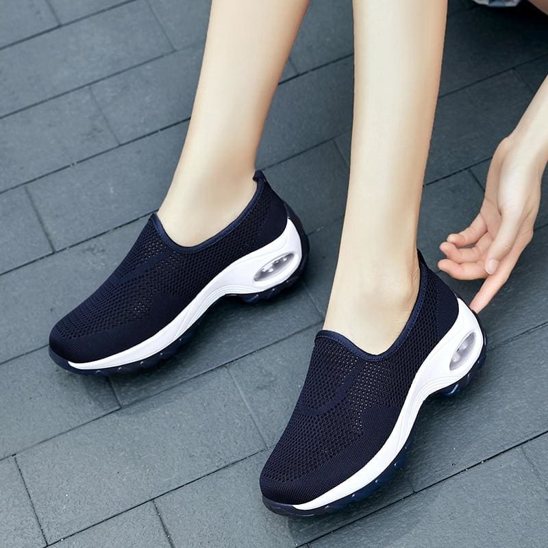 lightweight soft-soled casual air sole flywire sneaker for women
